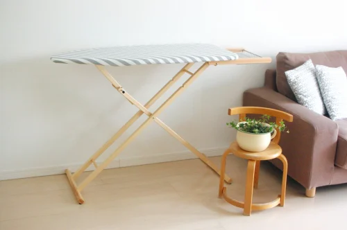 取扱い終了 イタリア Aris社 木製のアイロン台 北欧 暮らしの道具店