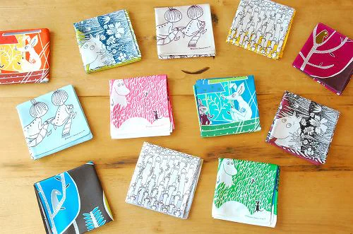 https://hokuohkurashi.imgix.net/colorme/PA01034/348/etc/moomin_all201204.jpg?auto=format%2Ccompress&cs=tinysrgb&fit=max&q=60&w=1130