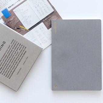 【取り扱い終了】KURASHI&Trips PUBLISHING/オリジナルノート(グレー）ミニ冊子・使い方つきの商品写真