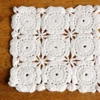 スウェーデンで見つけた手編みドイリー(スクエアS)の商品写真