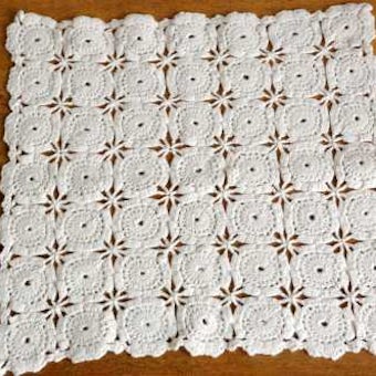 スウェーデンで見つけた手編みセンターマット（ホワイト）の商品写真