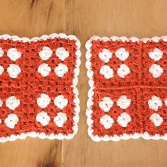 スウェーデンで見つけた手編みドイリー２枚セット（スクエア・レッド）の商品写真