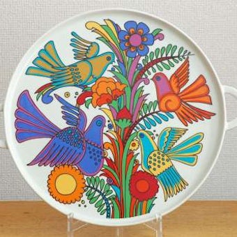 スウェーデンで見つけた小鳥の絵柄がカラフルな陶器のトレーの商品写真