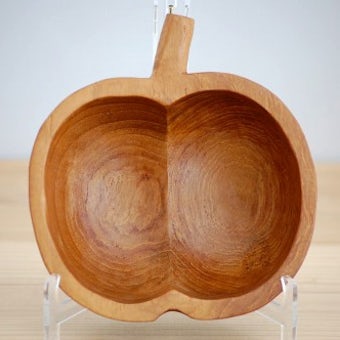スウェーデンで見つけたチーク材のリンゴ型ボウルの商品写真