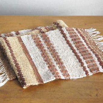 スウェーデンで見つけた裂き織りのマット（ブラウン＆ベージュ）の商品写真