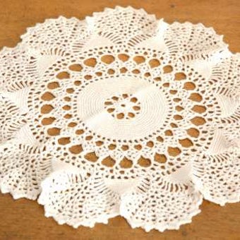 スウェーデンで見つけた手編みドイリー（ホワイト）の商品写真