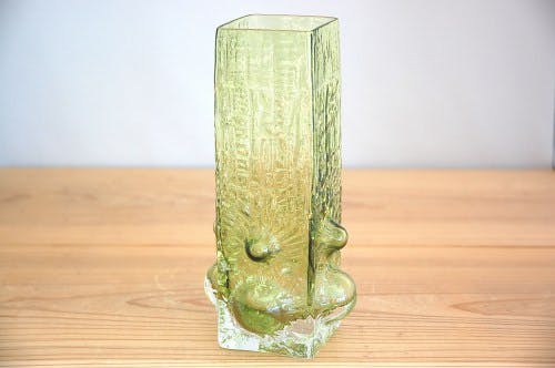 フィンランドで見つけたガラスの花瓶（グリーン、四角柱型） - 北欧
