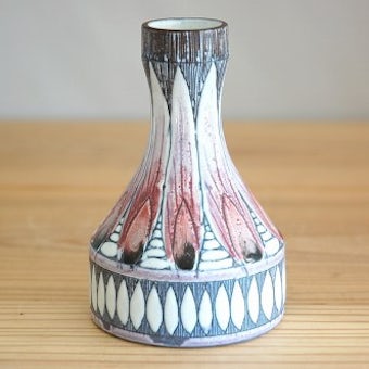 スウェーデンで見つけた陶器の花瓶（ライラック色）の商品写真