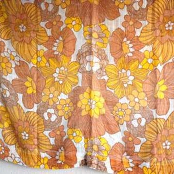 スウェーデンで見つけたヴィンテージカーテン2枚セット（ブラウン＆オレンジ花柄）の商品写真