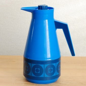スウェーデンで見つけたプラスティック製ヴィンテージ魔法瓶（ブルー）の商品写真