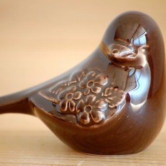 Rosa　Ljung/陶器の小鳥のオブジェ（ダークブラウン）の商品写真