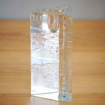 フィンランド/iittala/イッタラ/クリスタルガラスのキャンドルスタンド（三角柱）の商品写真