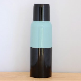 スウェーデンで見つけたプラスティック製魔法瓶（ブルーグレー＆ブラック）の商品写真