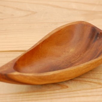 スウェーデンで見つけた木製ボウル（雫の形）の商品写真