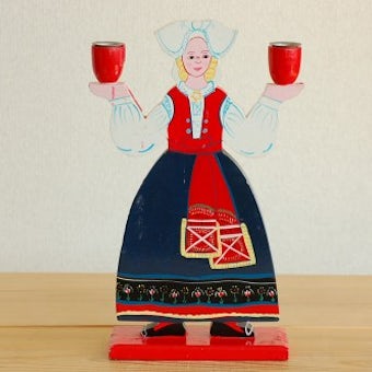 スウェーデンで見つけたキャンドルスタンド 民族衣装の女性 北欧 暮らしの道具店 スウェーデンで見つけたキャンドルスタンド 民族衣装の女性 北欧 暮らしの道具店