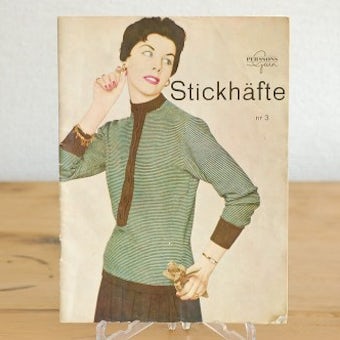 スウェーデンで見つけた古いファッションの本の商品写真
