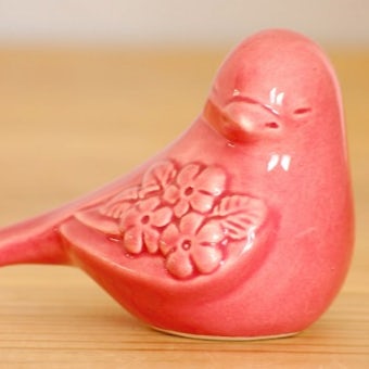 陶器の小鳥のオブジェ/Rosa Ljung（ピンク）の商品写真
