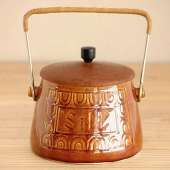 スウェーデンで見つけた持ち手＆木蓋付き陶器のポット（ブラウン）の商品写真