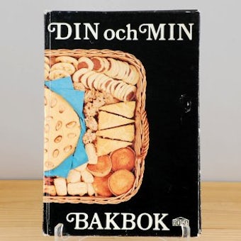 スウェーデンで見つけた古い本（あなたと私の焼き菓子ブック）の商品写真