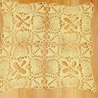 スウェーデンで見つけた手編みセンターマット(クリームイエロー)の商品写真