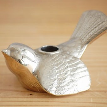 スウェーデンで見つけた金属製の小鳥キャンドルスタンドの商品写真