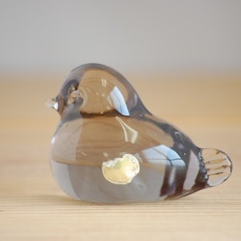 スウェーデンで見つけたガラスの小鳥オブジェ（グレー）の商品写真