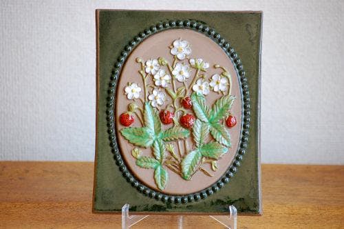 スウェーデン/JIE釜/陶板の壁掛け（野イチゴ） - 北欧、暮らしの道具店