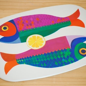 スウェーデンで見つけたプラスティック製ボード（お魚柄）の商品写真