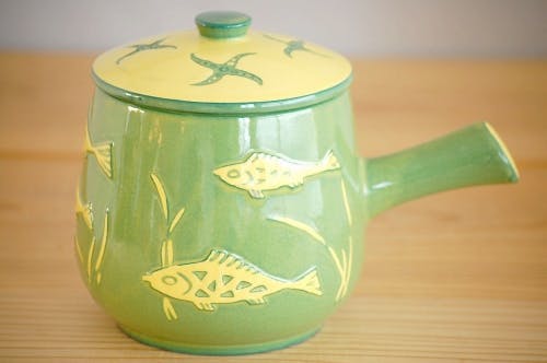 デンマークで見つけた陶器のソースパン（お魚とヒトデ）の商品写真