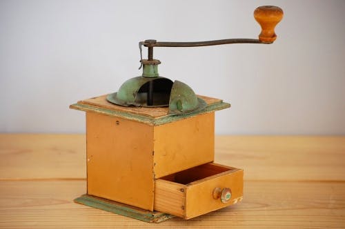 スウェーデンで見つけた古いコーヒーミル - 北欧、暮らしの道具店