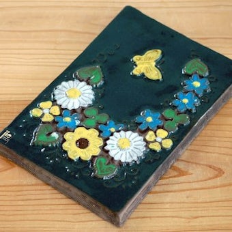 スウェーデン/JIE釜/陶板の壁掛け（小）（花と蝶）の商品写真