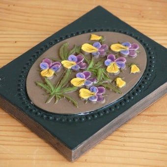 スウェーデン/JIE釜/陶板の壁掛け（小）（紫のお花）の商品写真