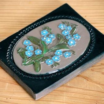 スウェーデン/JIE釜/陶板の壁掛け（水色のお花）の商品写真