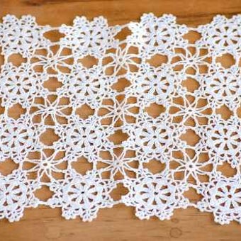 スウェーデンで見つけた手編みのドイリー(ホワイト・スクエア)の商品写真