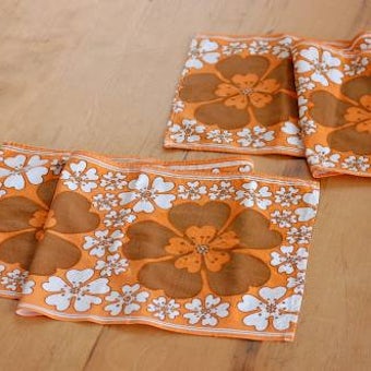 スウェーデンで見つけたテーブルランナー＆センタークロス２枚セット（オレンジ・花柄）の商品写真