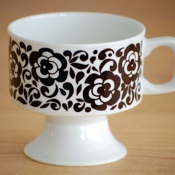 スウェーデンで見つけたコーヒーカップ（ブラウン・花柄）/ソーサーなしの商品写真
