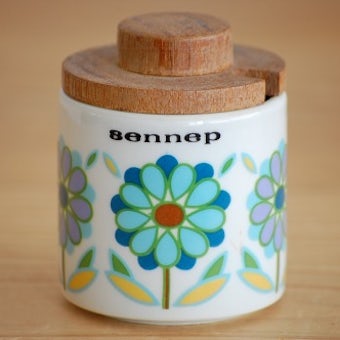デンマークで見つけた木蓋付き陶器のマスタードポット（お花模様）の商品写真