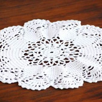 スウェーデンで見つけた手編みドイリー（ホワイト・お花型）の商品写真