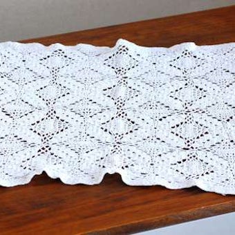 スウェーデンで見つけた手編みドイリー（ホワイト・スクエア）の商品写真