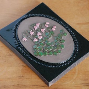 スウェーデン/JIE/陶板の壁掛け（ピンク色の小さなお花）の商品写真