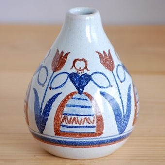 デンマークで見つけた陶器の一輪挿し（女性とチューリップ）の商品写真