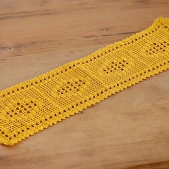 スウェーデンで見つけた手編みドイリー（長方形イエロー）の商品写真