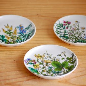 デンマークで見つけた野の花の絵が美しい小皿３枚セットの商品写真