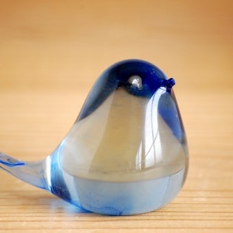 スウェーデンで見つけたガラスの小鳥オブジェ（淡いブルー）の商品写真