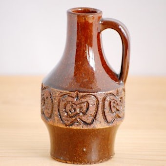 スウェーデンで見つけた小さな陶器の花瓶（ブラウン・リンゴ柄）の商品写真