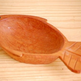 スウェーデンで見つけたお魚型の木製ボウルの商品写真