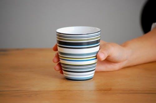 iittala/イッタラ/Origo/オリゴ/マグカップ 250ml/ブラック - 北欧、暮らしの道具店