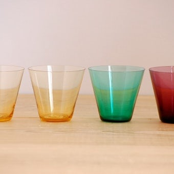 スウェーデンで見つけたショットグラス4個セット(パープル・グリーン・イエロー×2)の商品写真
