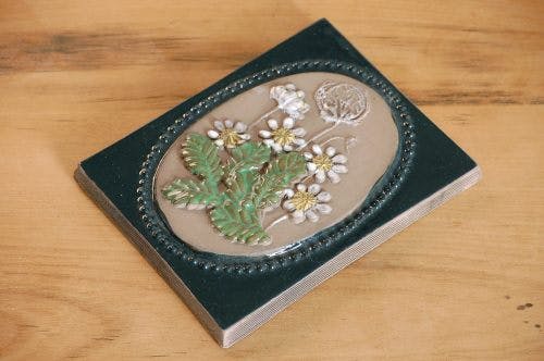 スウェーデン/JIE釜/陶板の壁掛け（白いお花） - 北欧、暮らしの