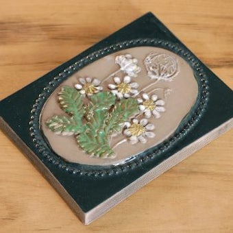 スウェーデン/JIE釜/陶板の壁掛け（白いお花）の商品写真